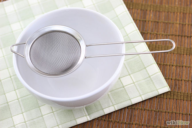 6. Place a mesh strainer over a large bowl. The strainer should be small enough to fit inside the mouth of the bowl, but if possible, you should use a strainer with a wide enough rim to rest on top of the brim of the bowl. By resting the strainer on top of the bowl, you free up both hands.